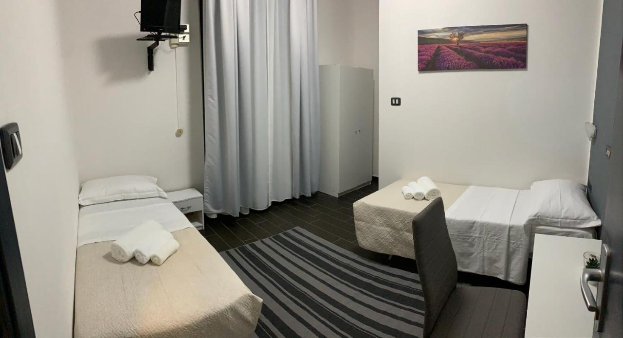 Hotel Neyra Beach Римини Екстериор снимка