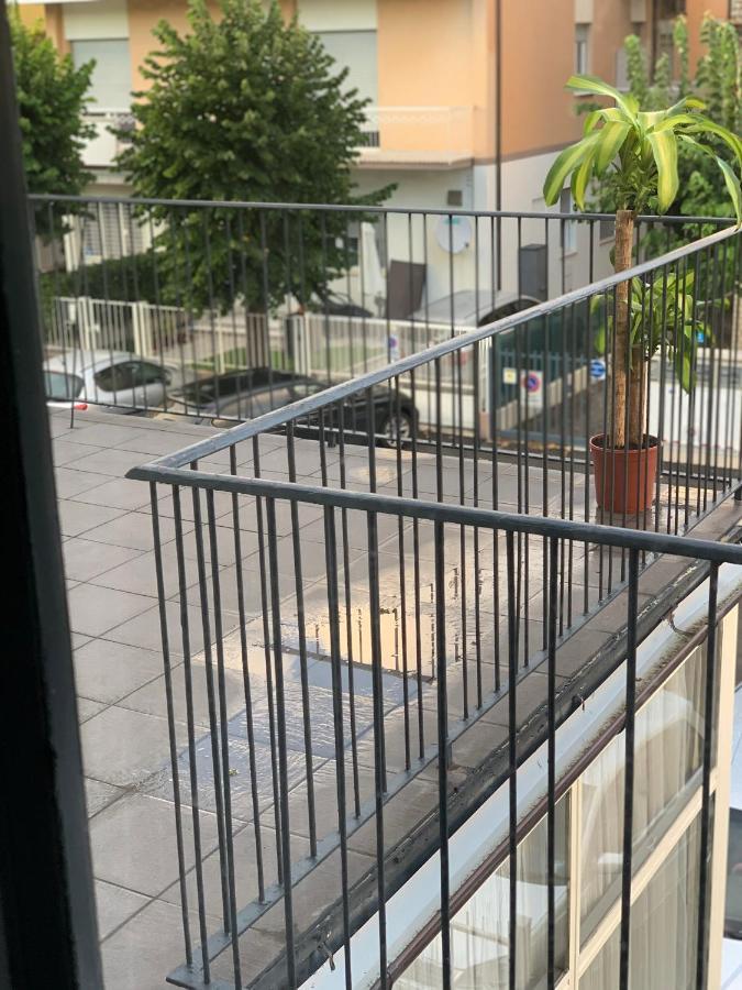 Hotel Neyra Beach Римини Екстериор снимка