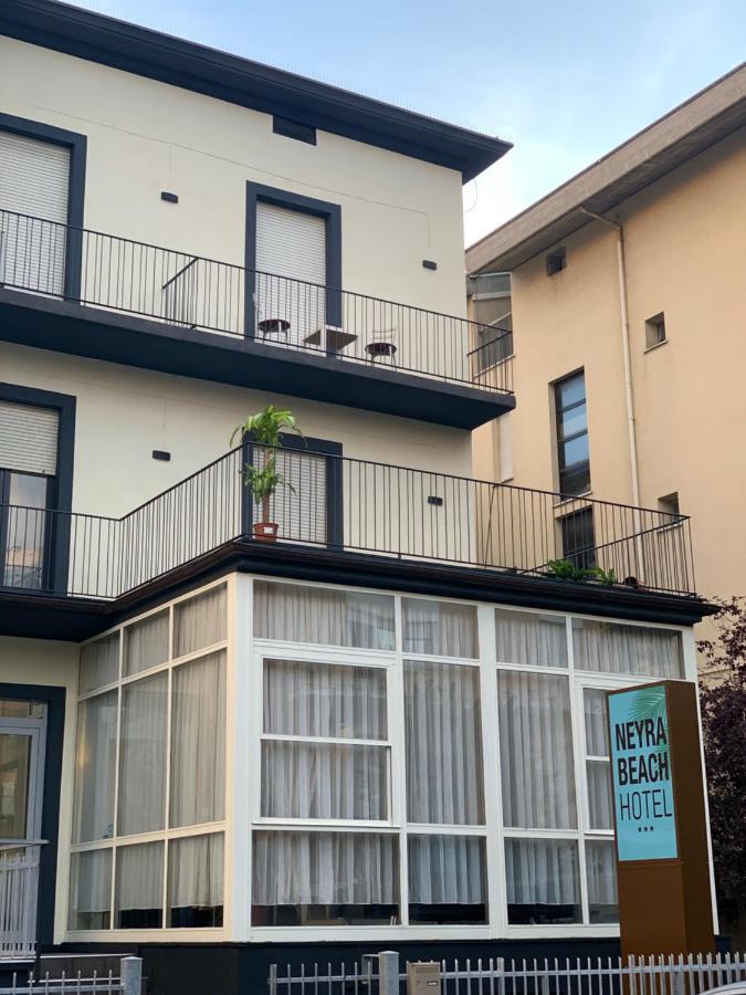 Hotel Neyra Beach Римини Екстериор снимка