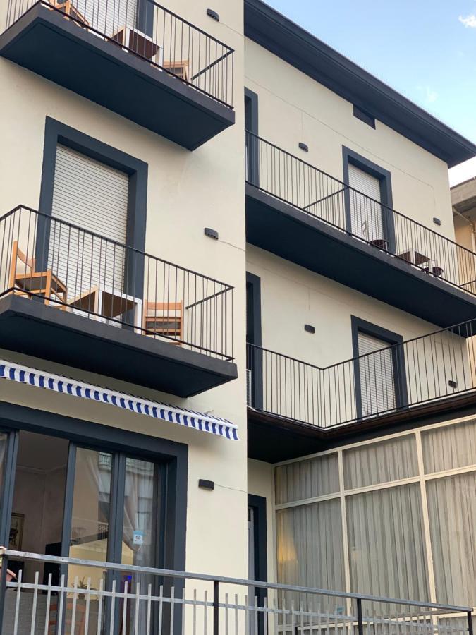 Hotel Neyra Beach Римини Екстериор снимка