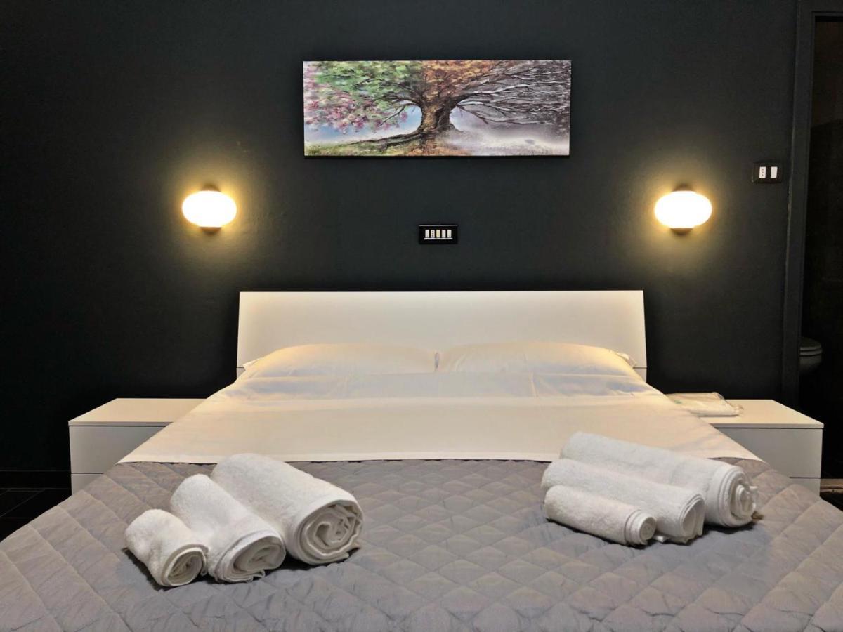 Hotel Neyra Beach Римини Екстериор снимка