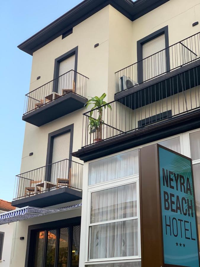 Hotel Neyra Beach Римини Екстериор снимка