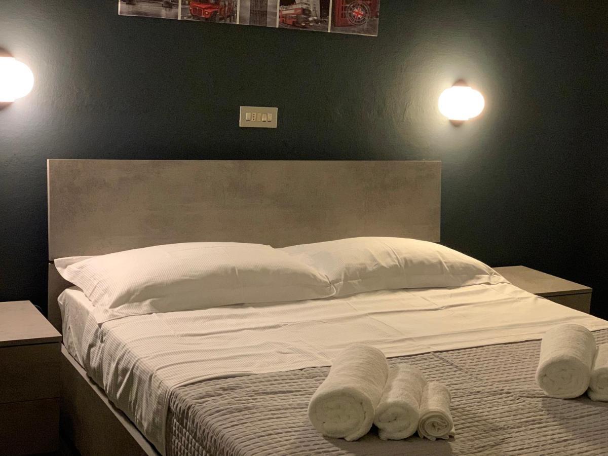 Hotel Neyra Beach Римини Екстериор снимка