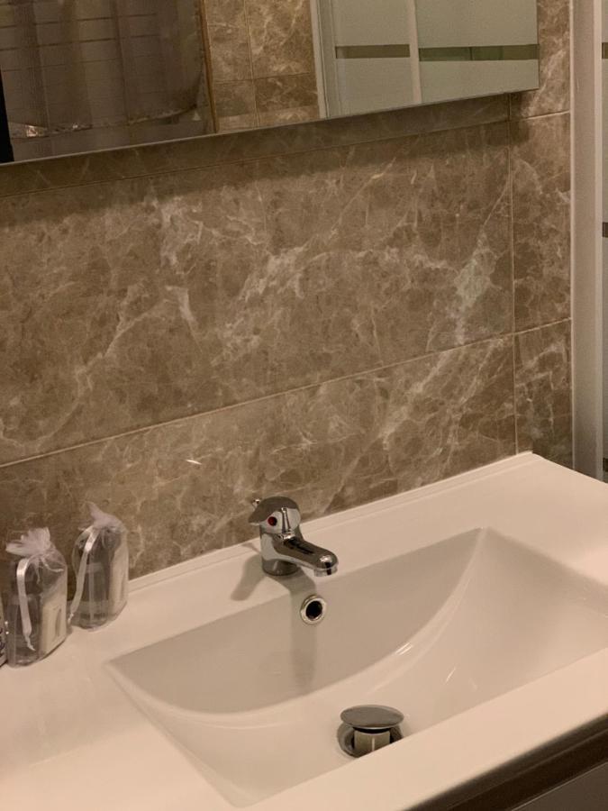 Hotel Neyra Beach Римини Екстериор снимка