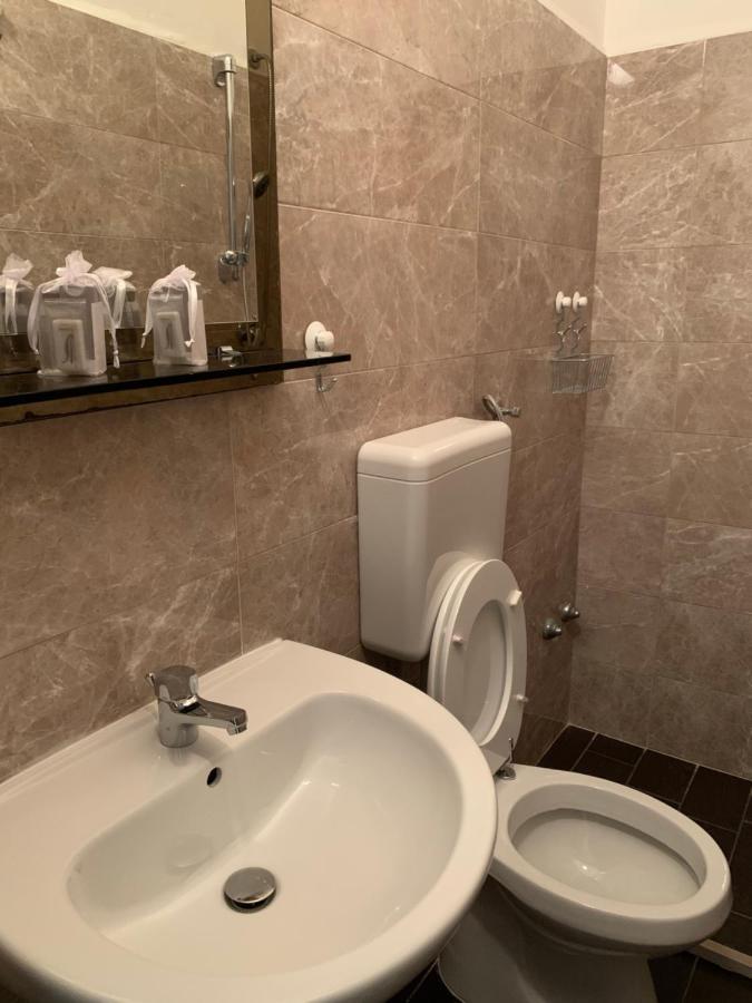 Hotel Neyra Beach Римини Екстериор снимка