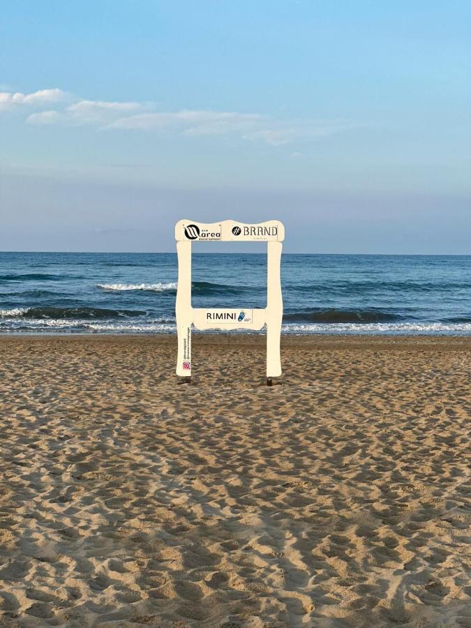 Hotel Neyra Beach Римини Екстериор снимка