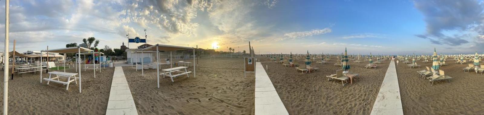 Hotel Neyra Beach Римини Екстериор снимка