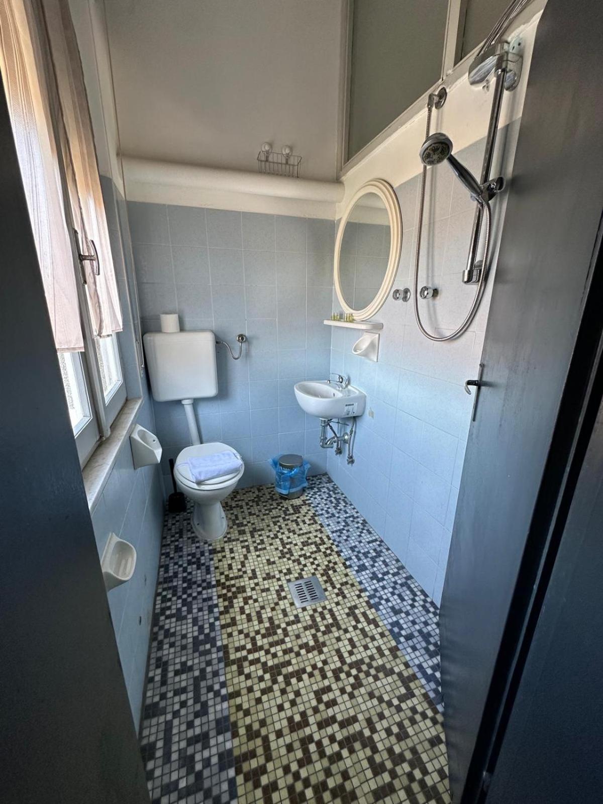 Hotel Neyra Beach Римини Екстериор снимка